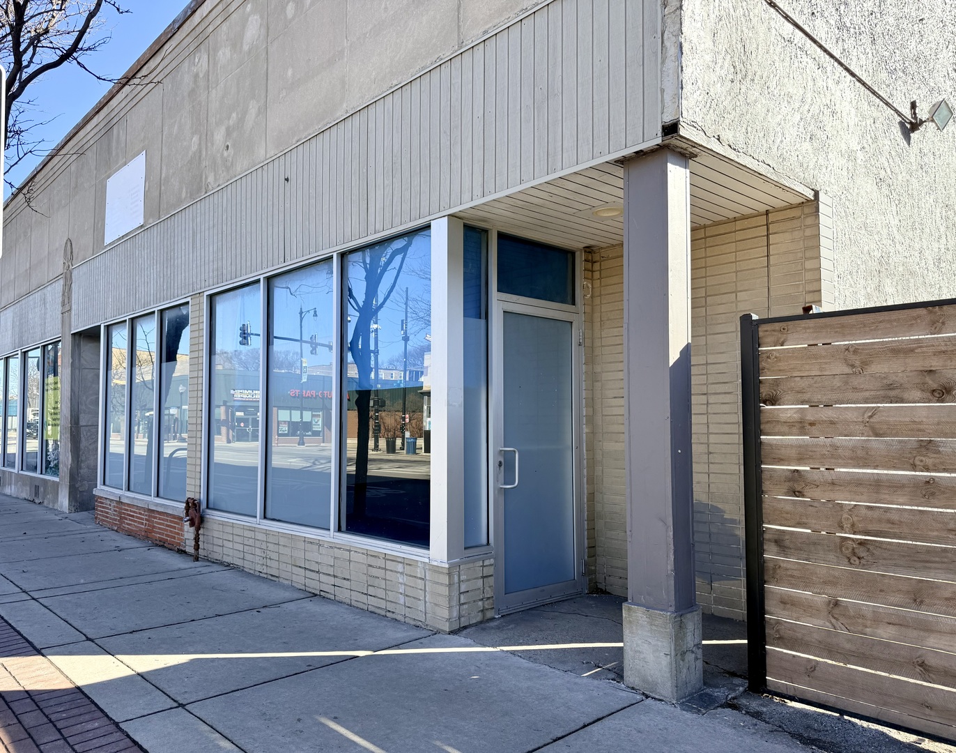 2007 W Howard Street