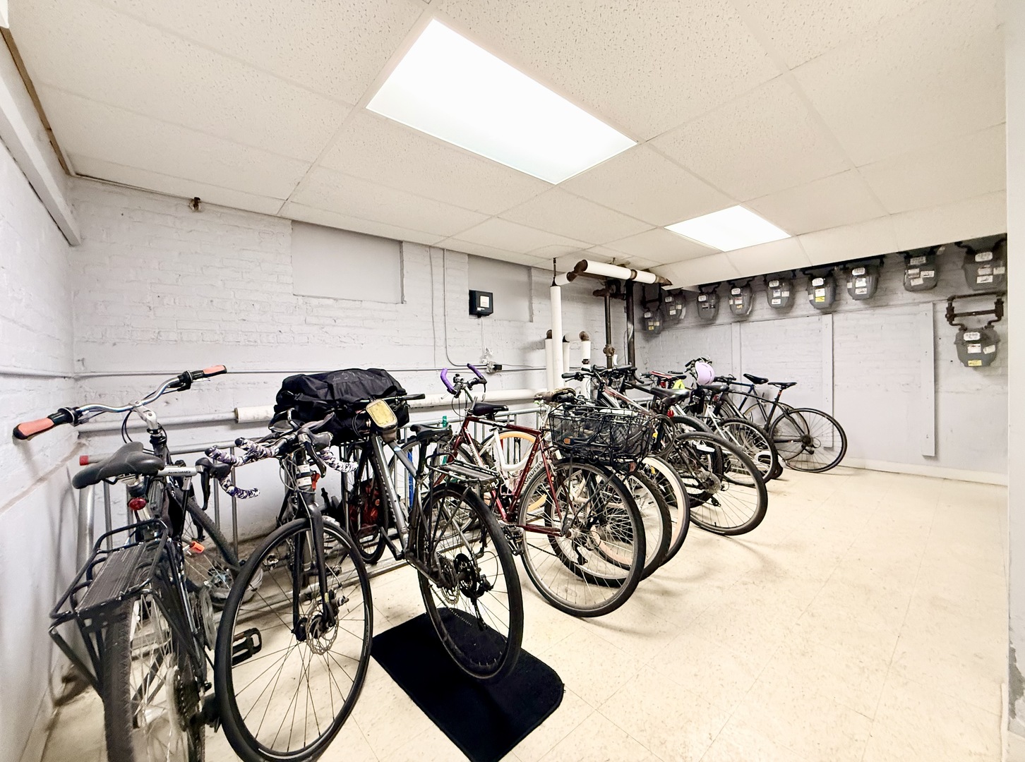 717 W Barry Avenue Unit: 3B