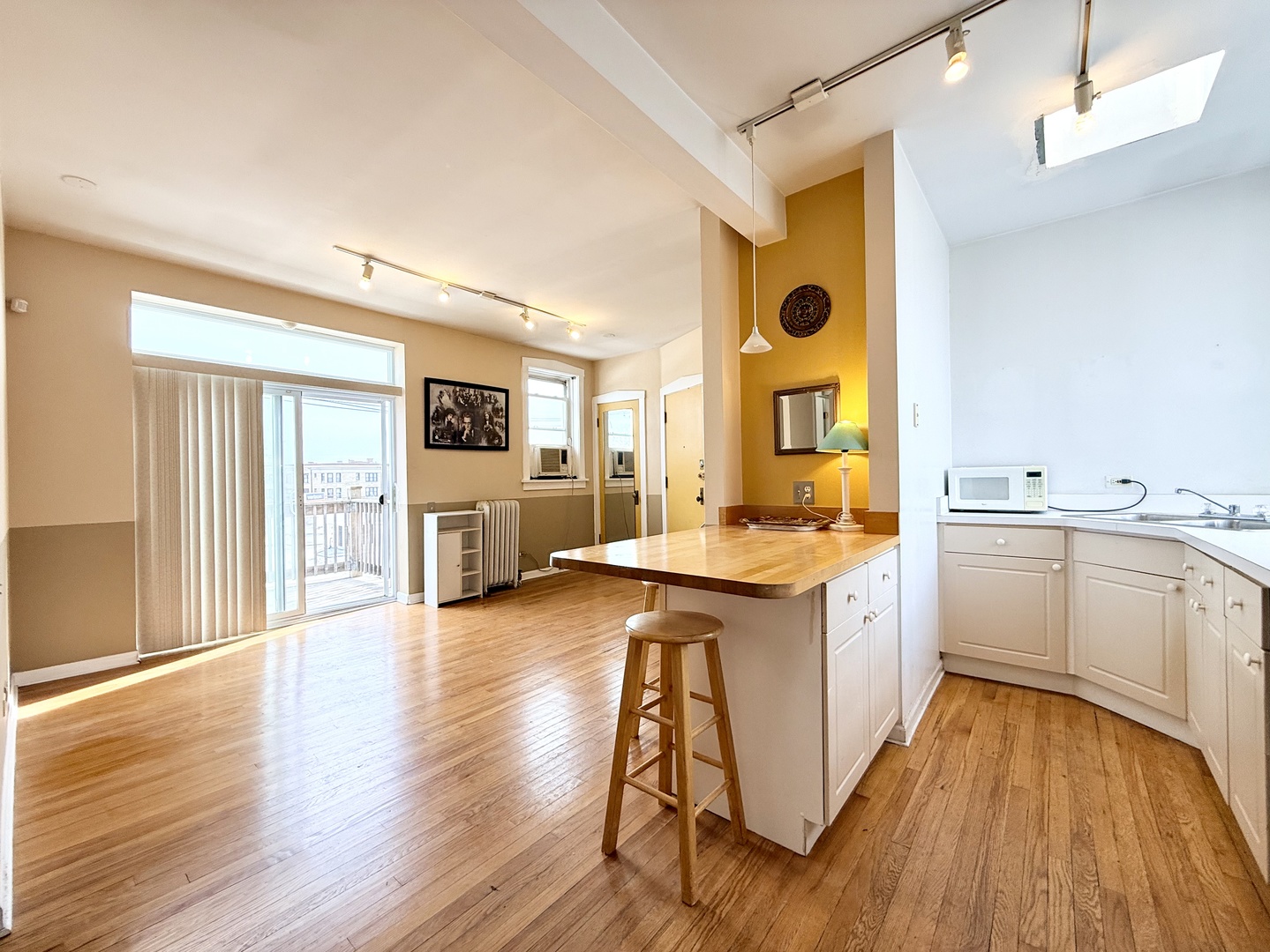 717 W Barry Avenue Unit: 3B