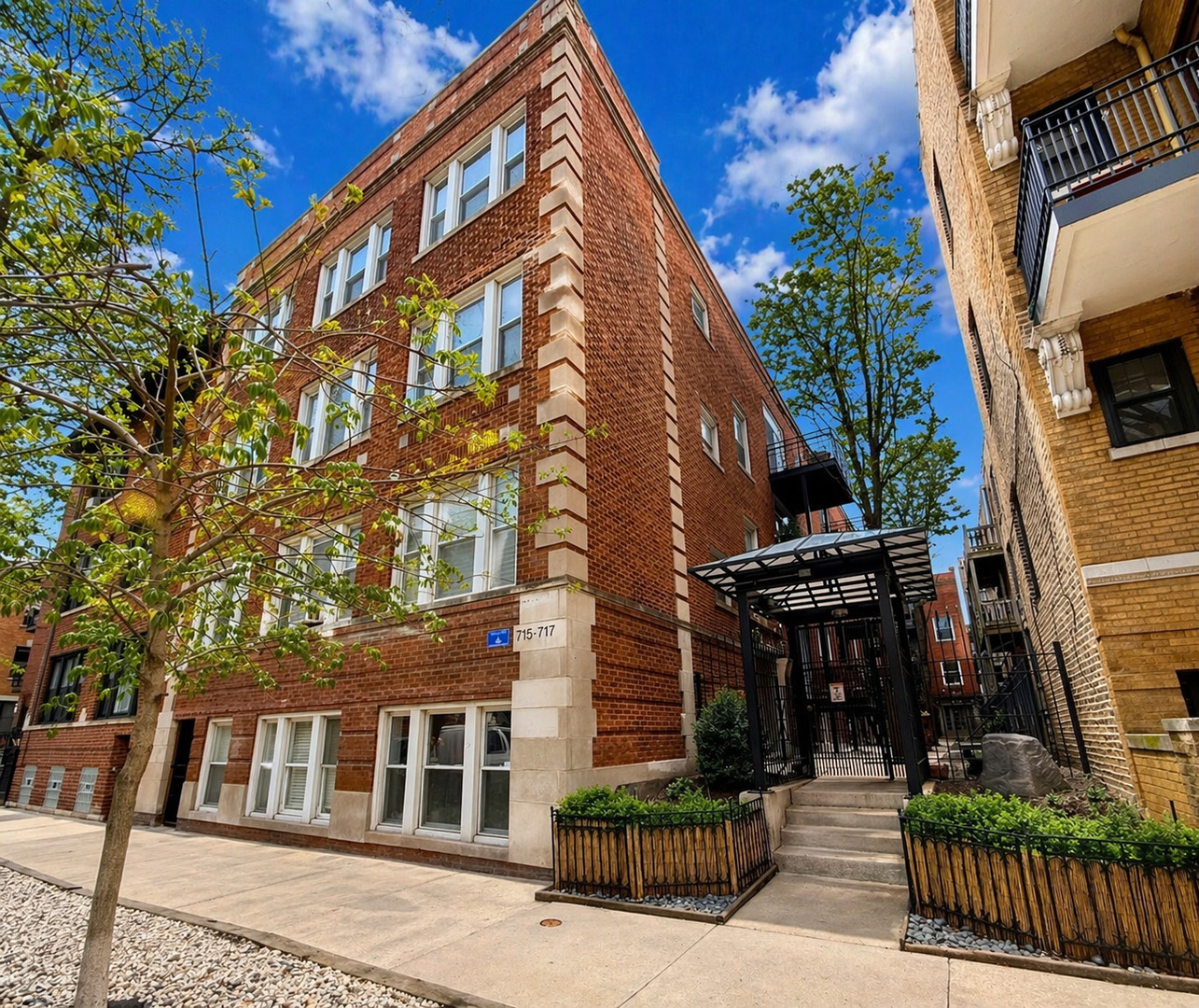 717 W Barry Avenue Unit: 3B