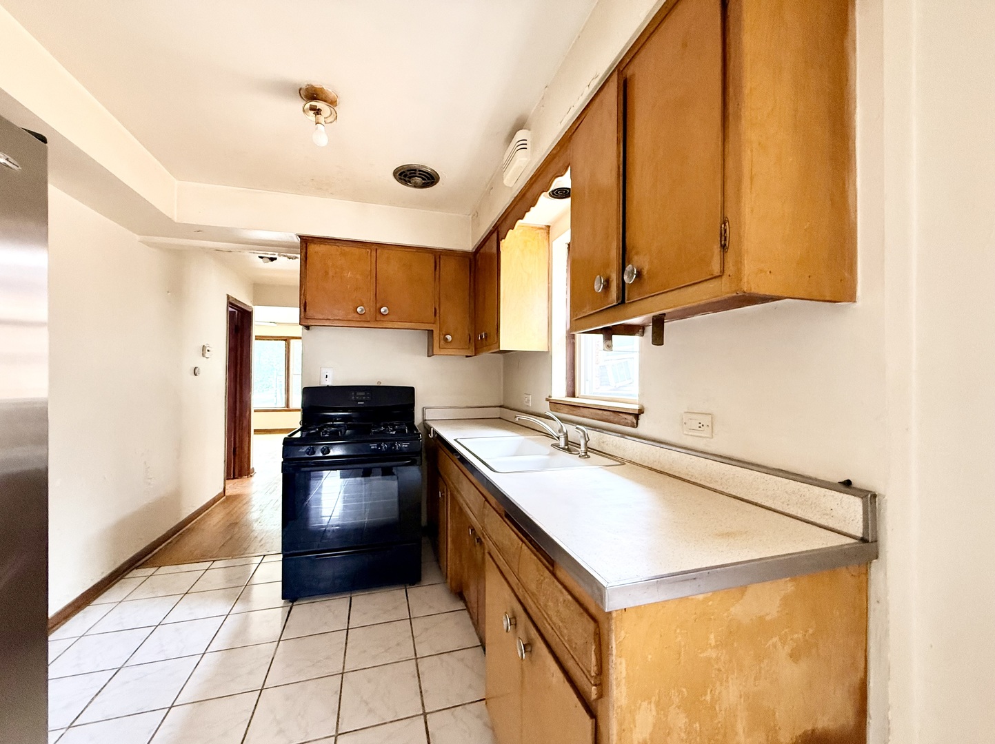 3400 W Shakespeare Avenue