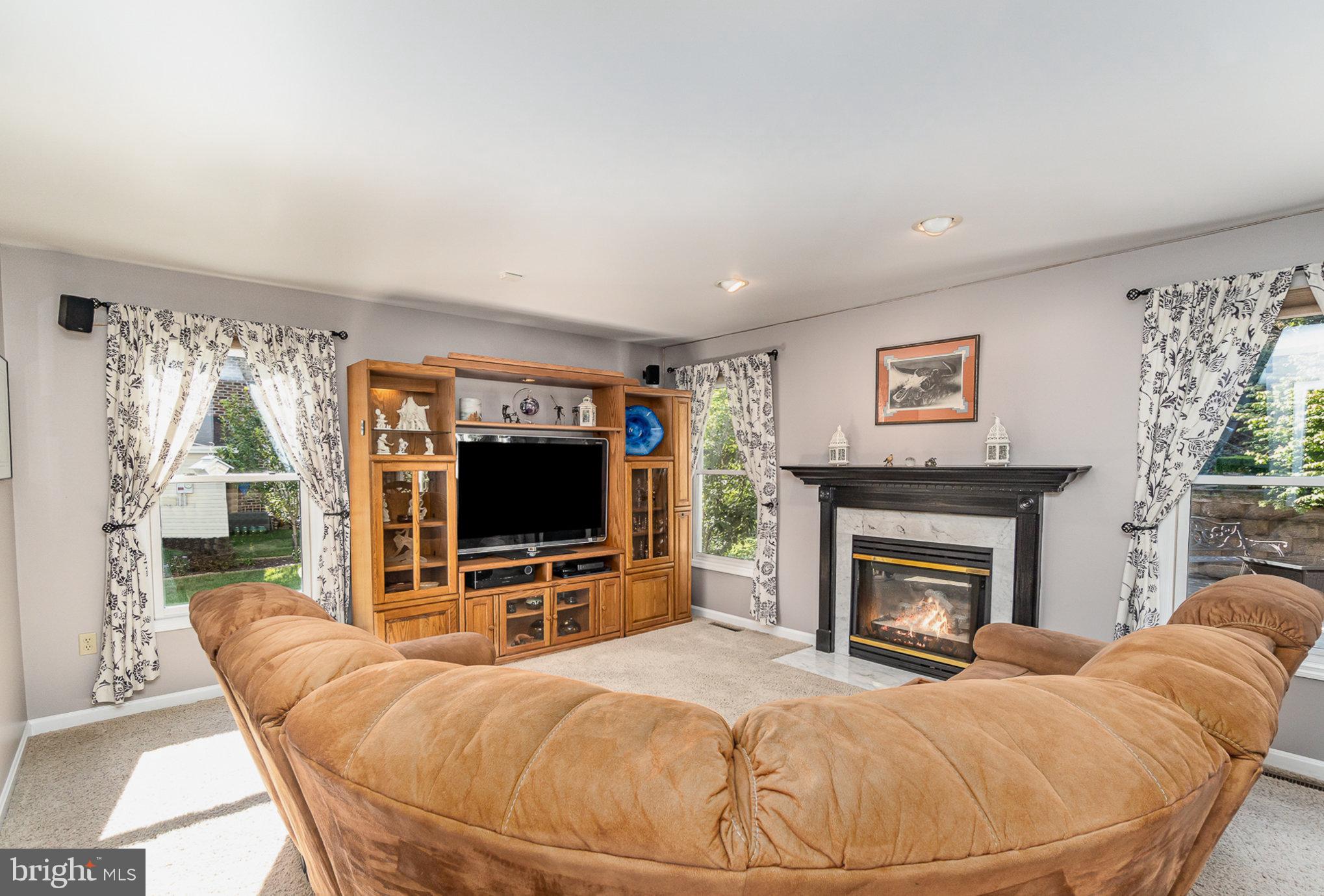 6111 Wallingford Way