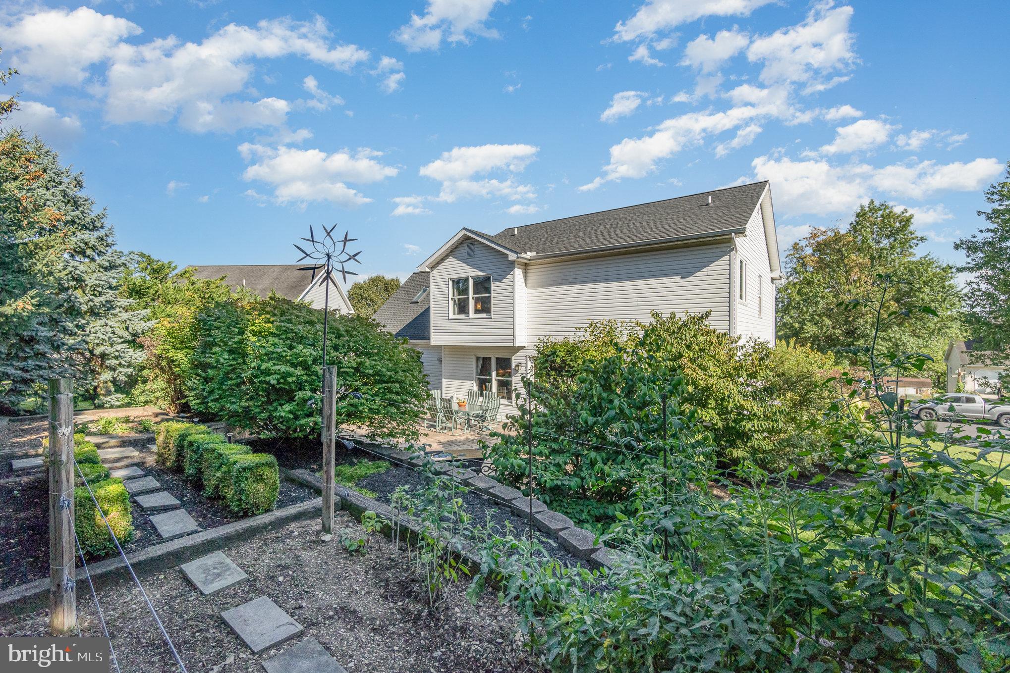6111 Wallingford Way
