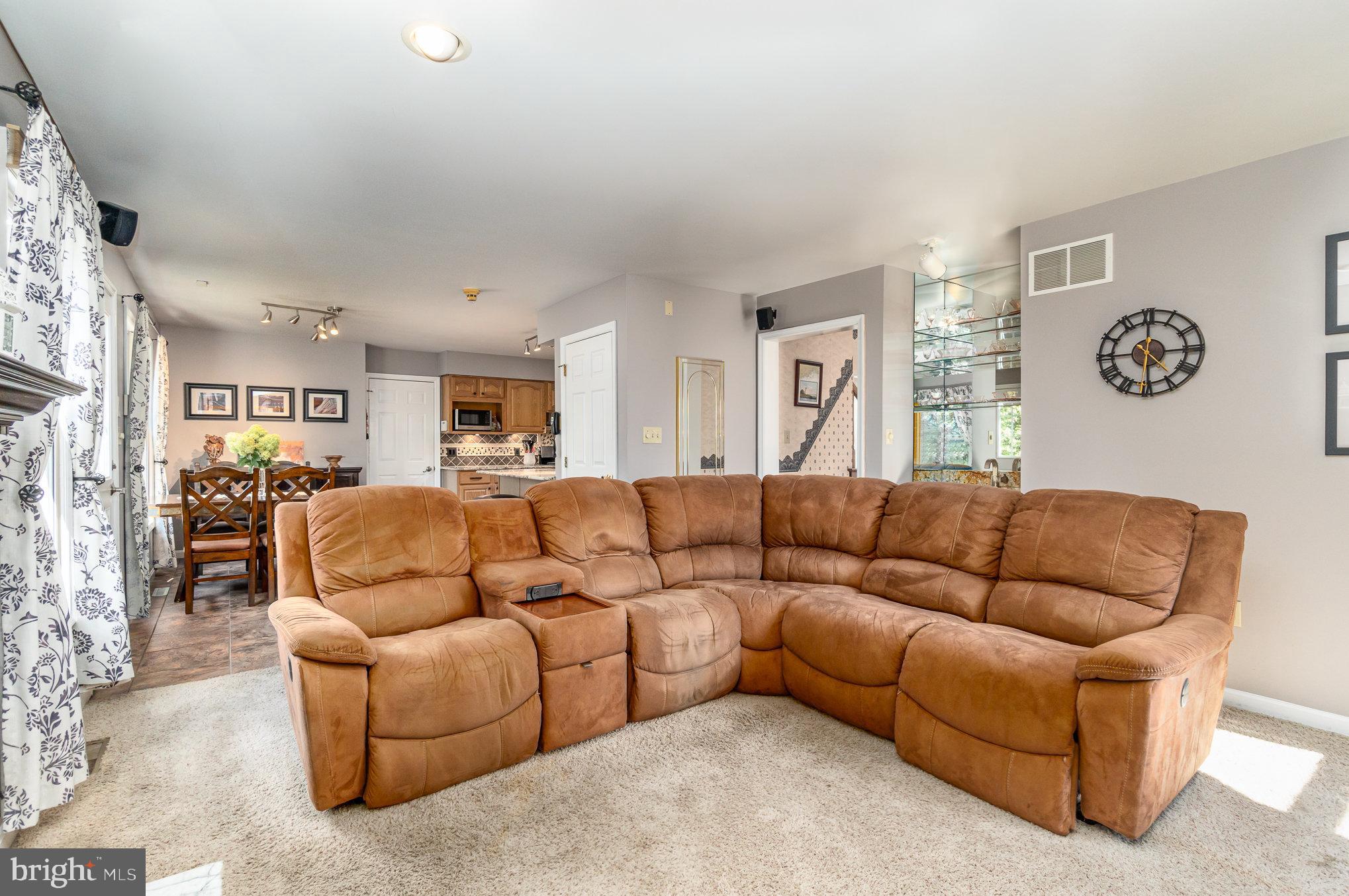 6111 Wallingford Way