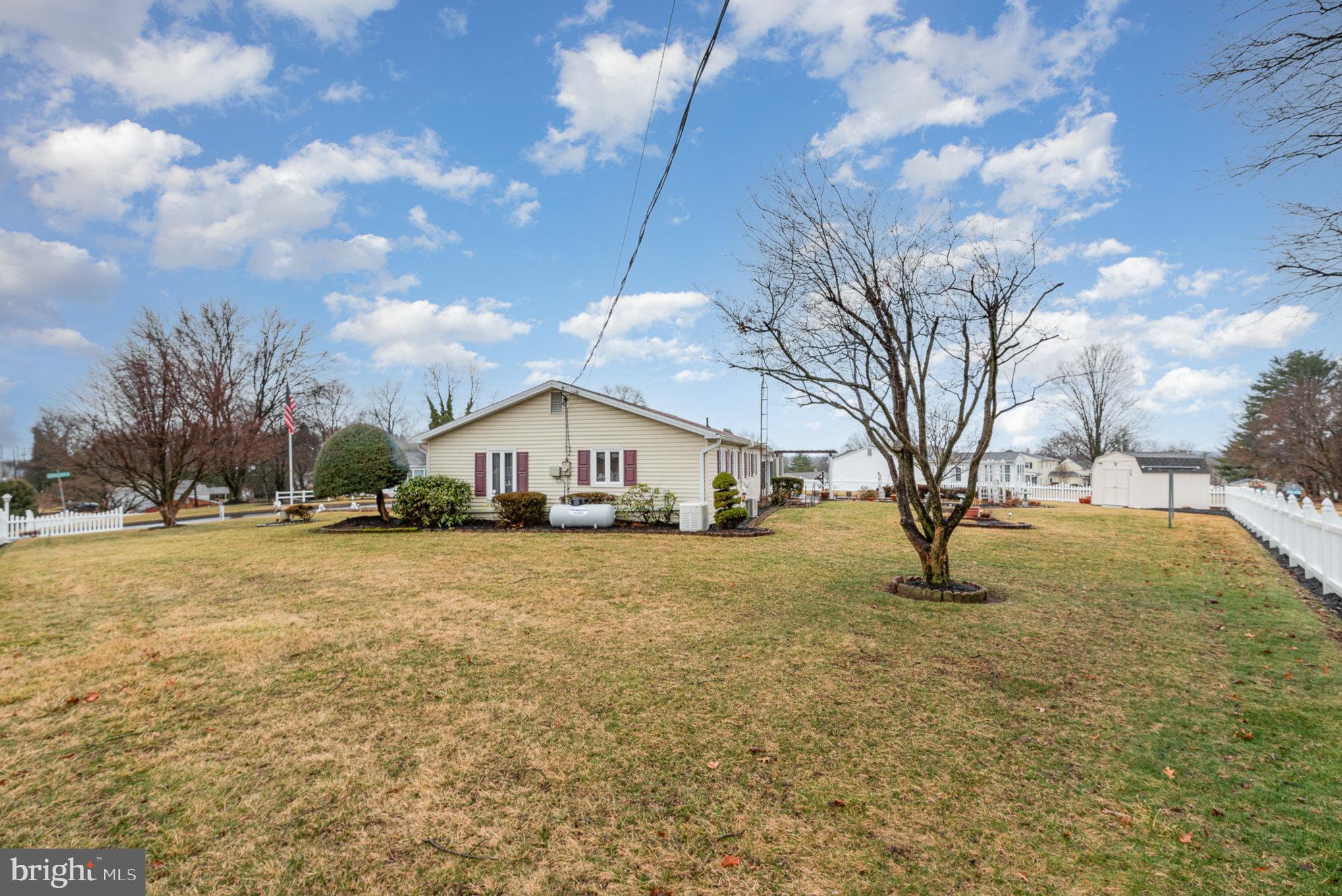6400 Lexington Dr