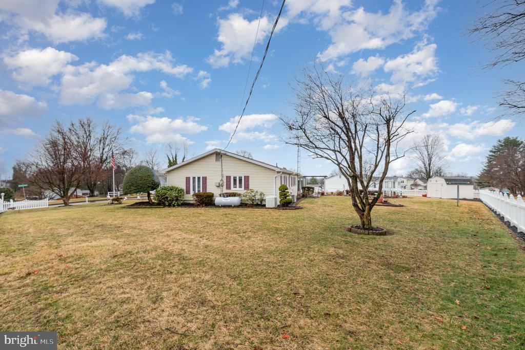 6400 Lexington Dr