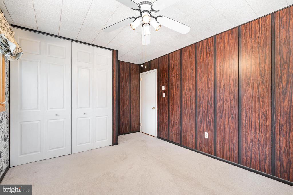 6400 Lexington Dr