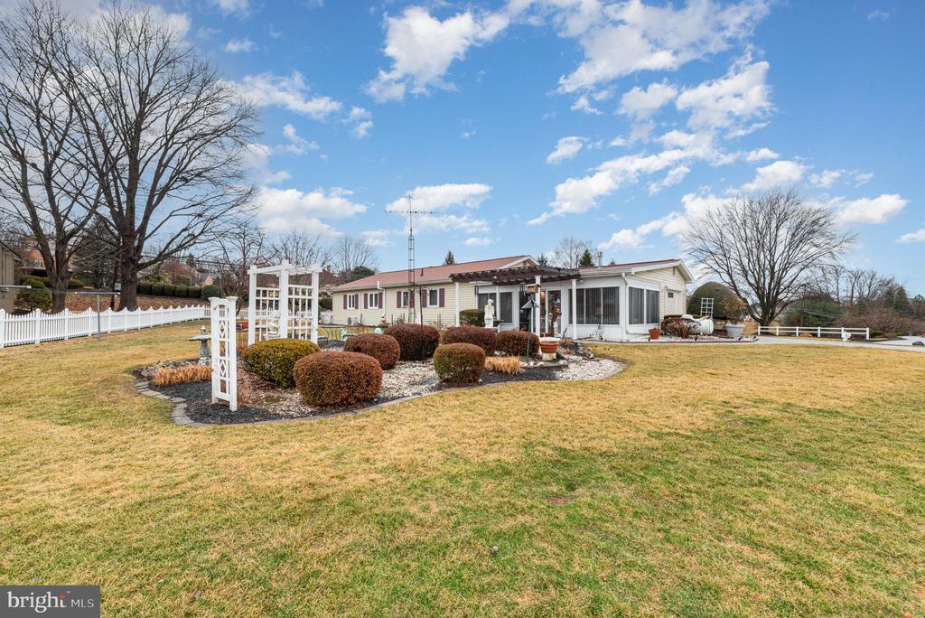 6400 Lexington Dr
