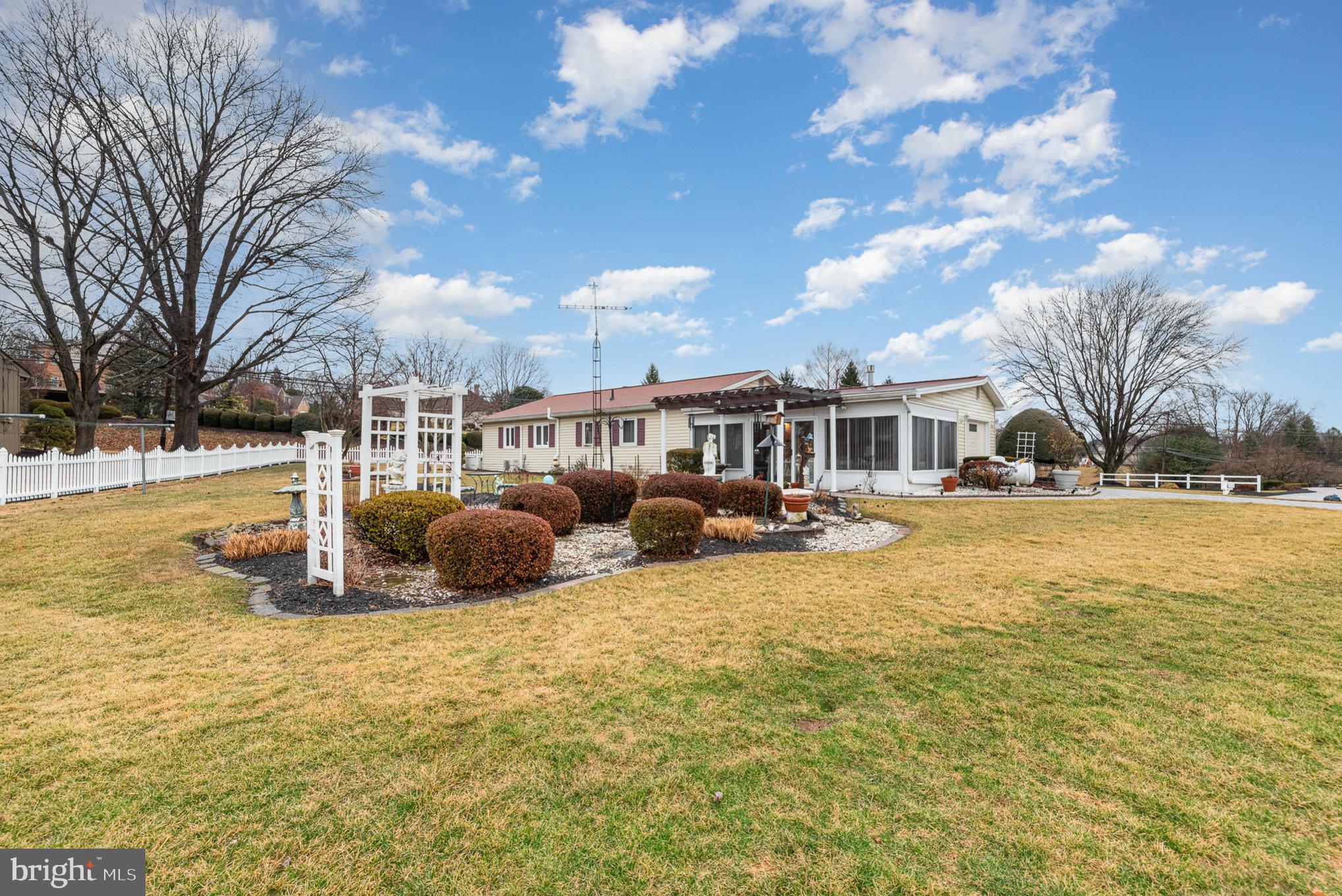6400 Lexington Dr