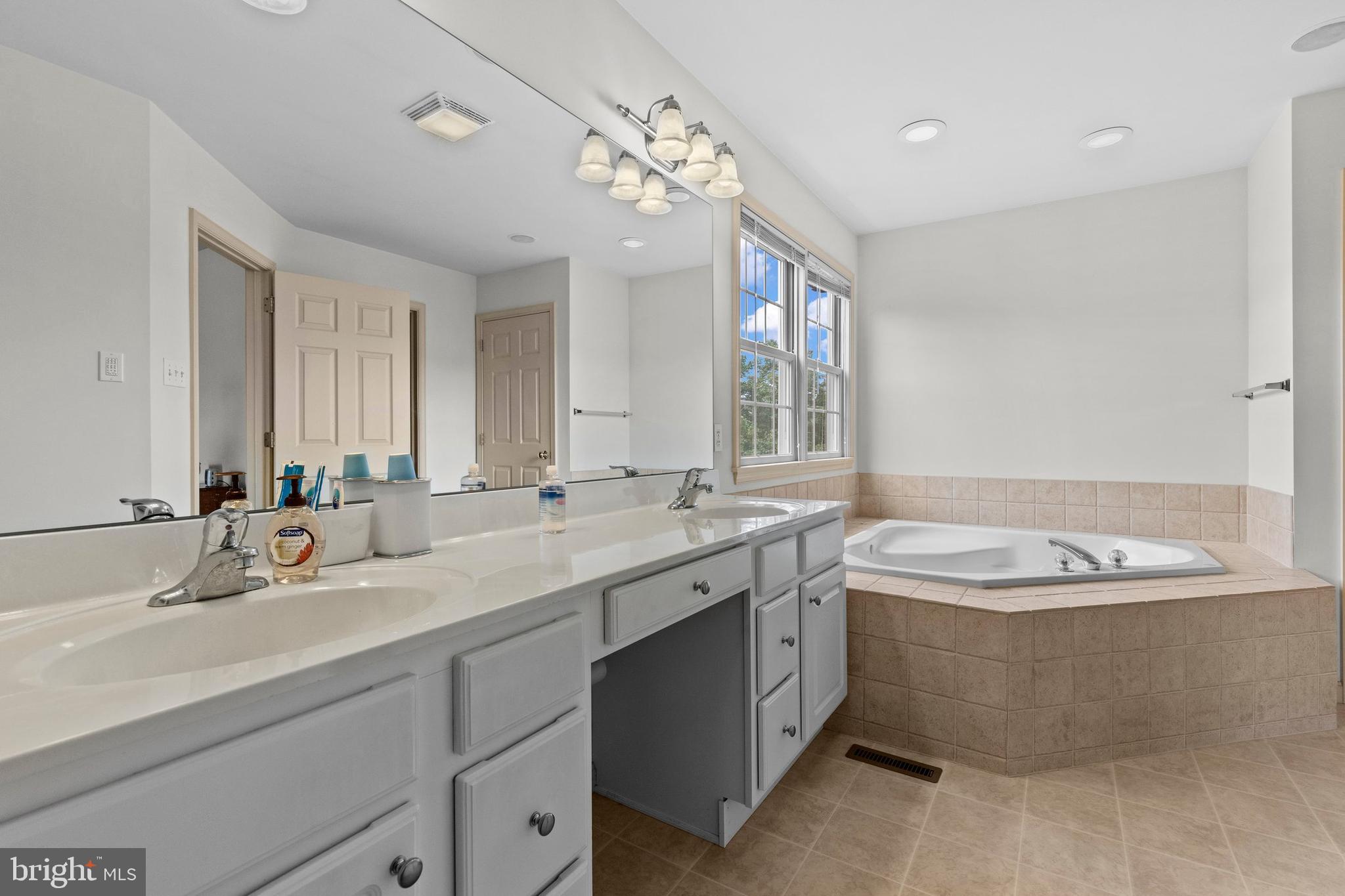5255 Aldersgate Cir
