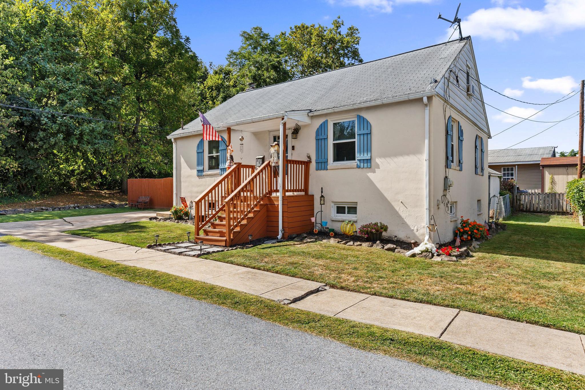 207 PINE STREET