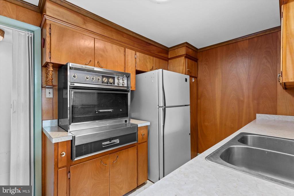 100 ROSEMONT