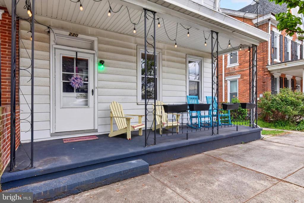 220 N COLLEGE STREET