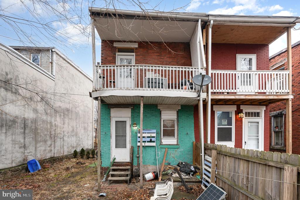 1613 Carnation St