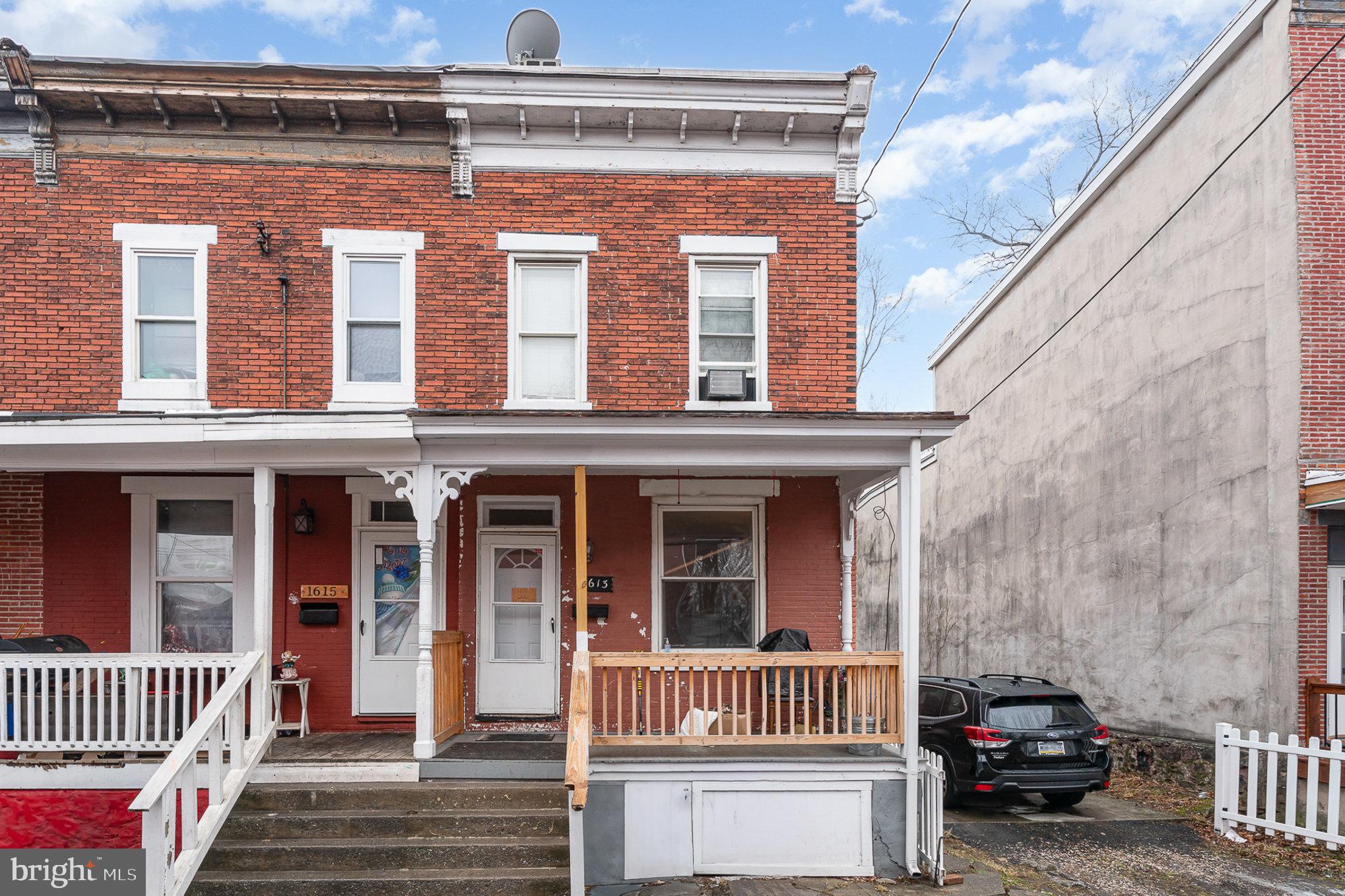 1613 Carnation St