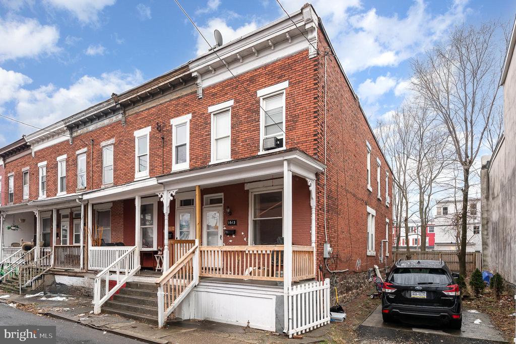 1613 Carnation St