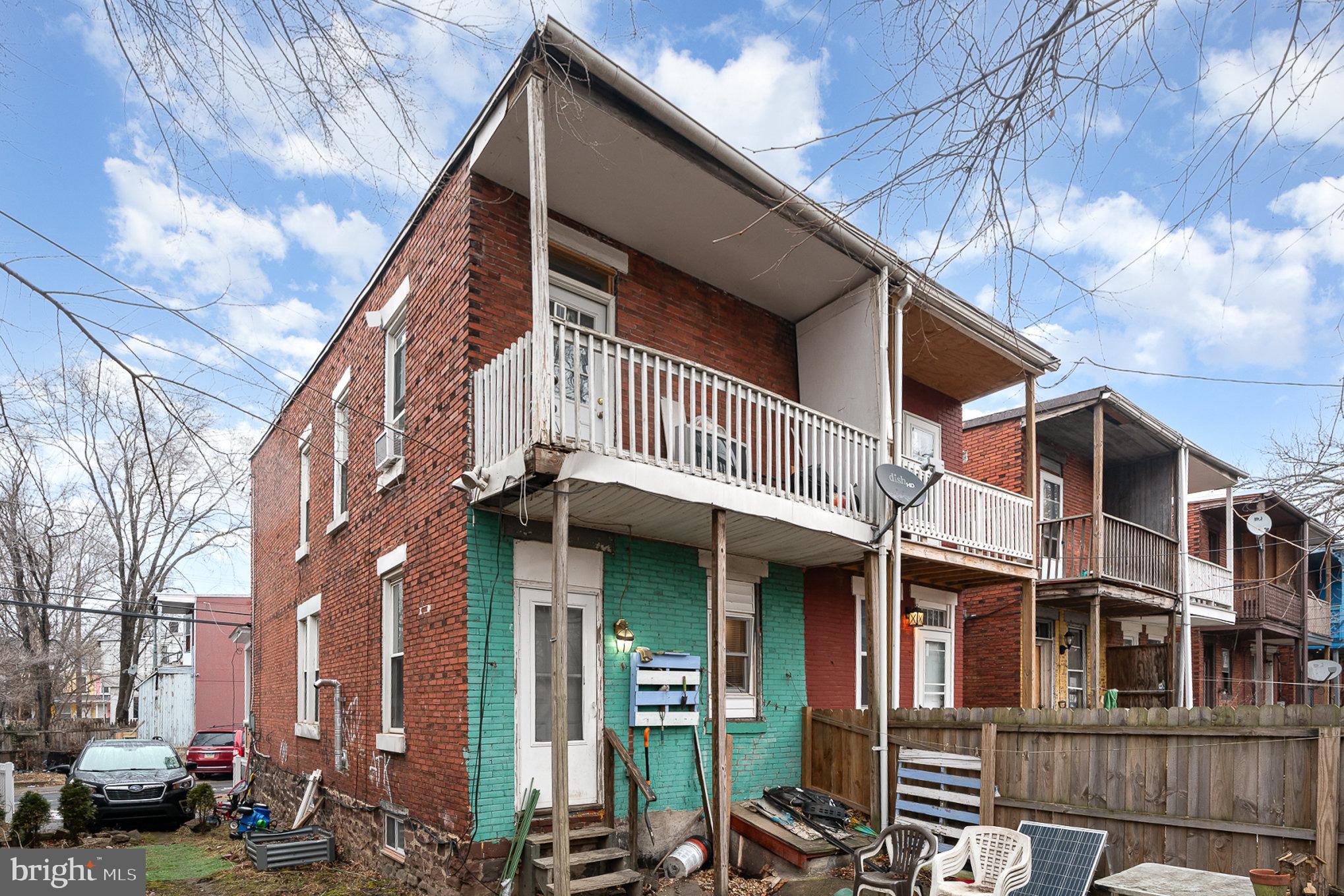 1613 Carnation St