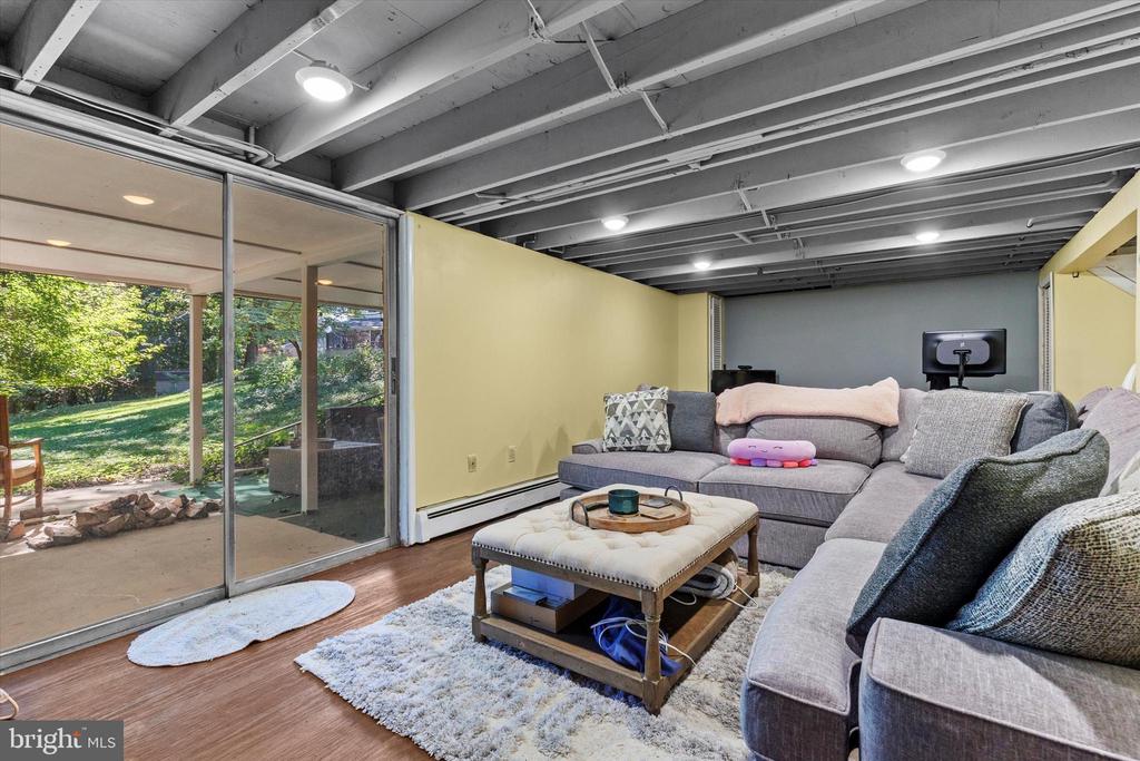 8 REDWOOD PLACE