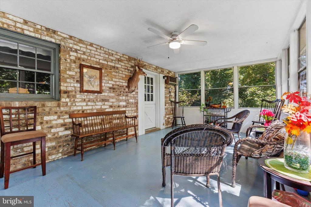8 REDWOOD PLACE