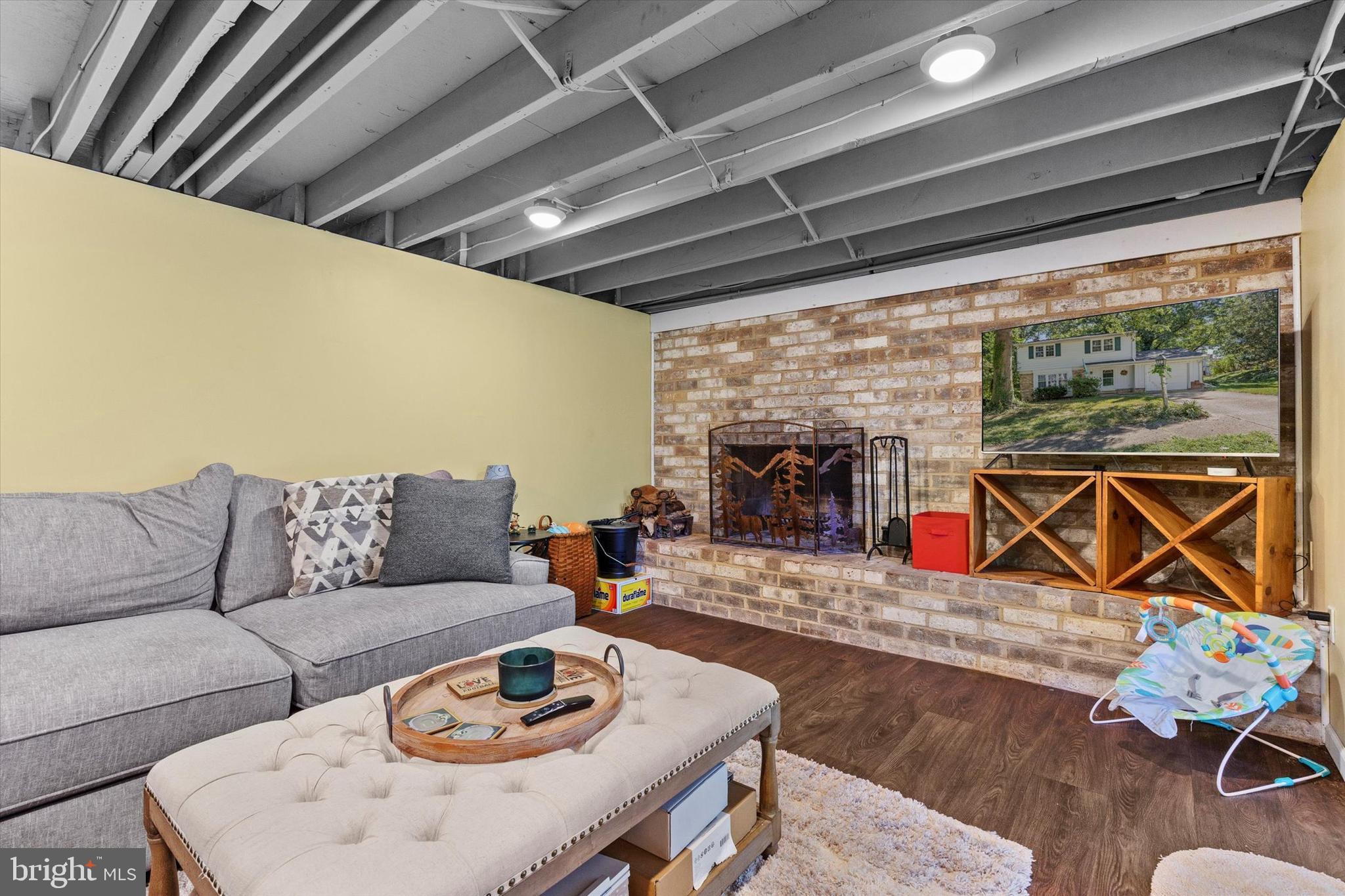 8 REDWOOD PLACE