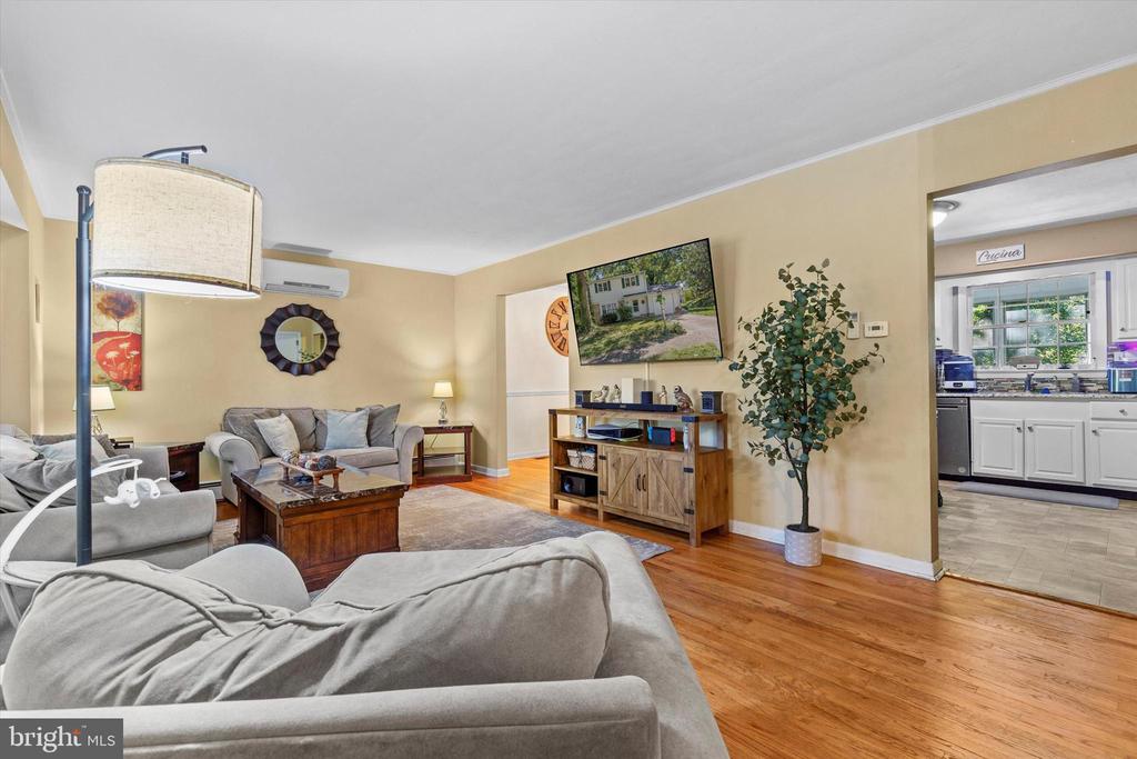 8 REDWOOD PLACE