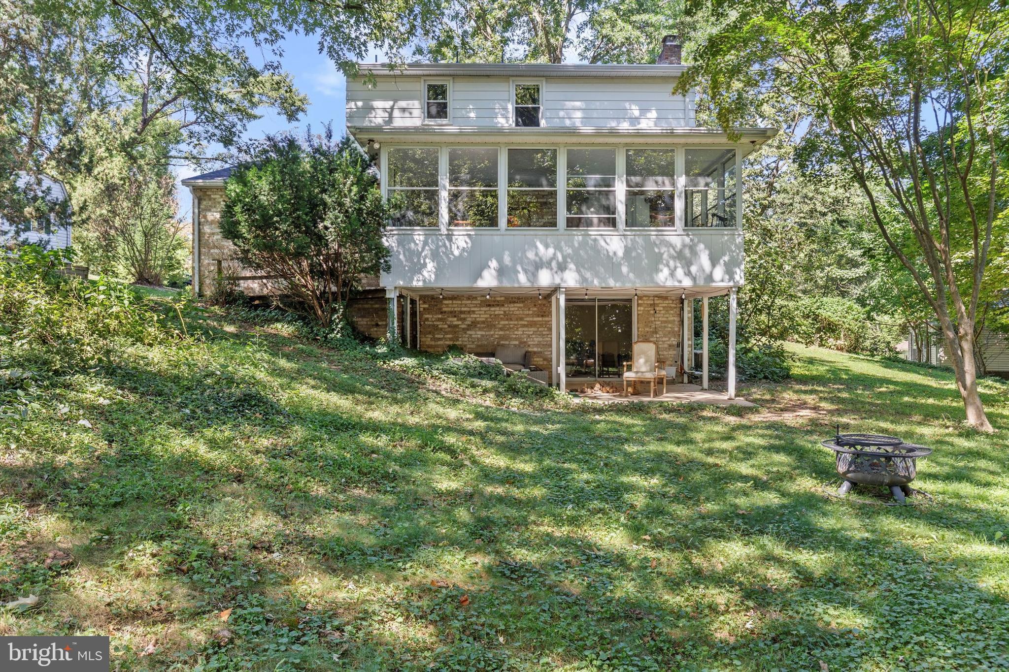 8 REDWOOD PLACE
