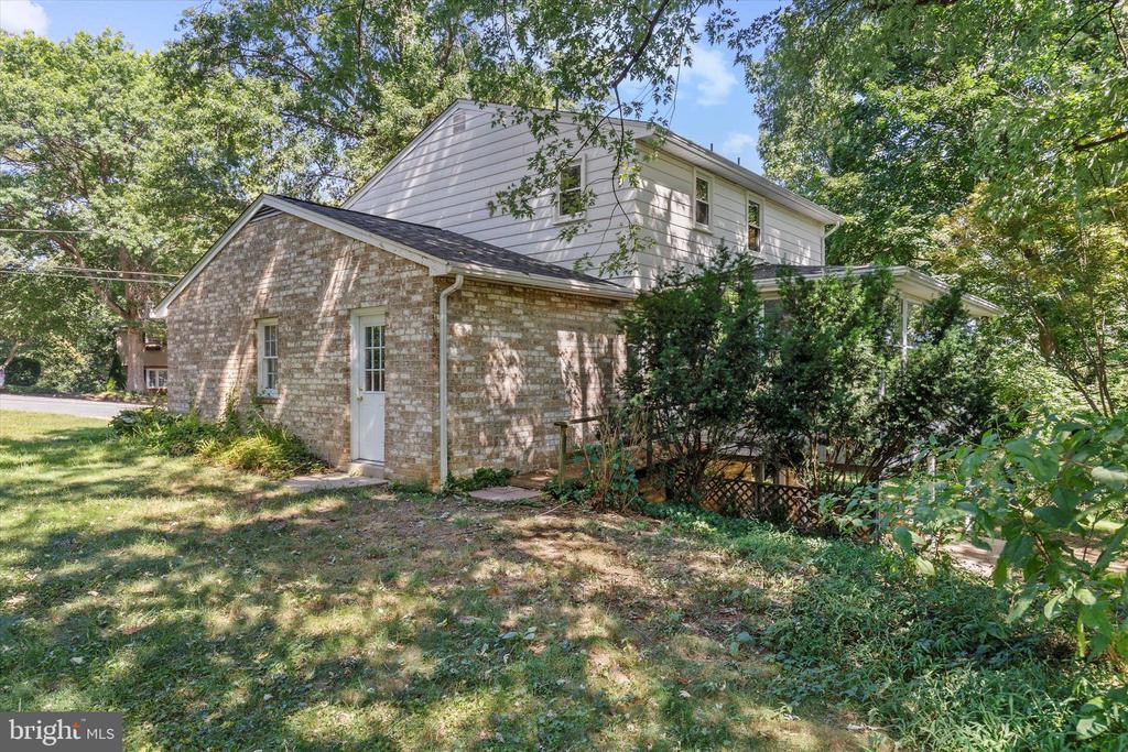8 REDWOOD PLACE