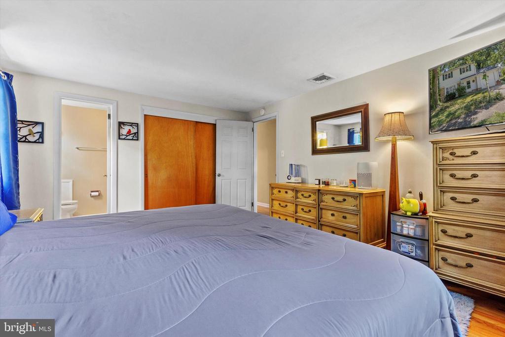 8 REDWOOD PLACE