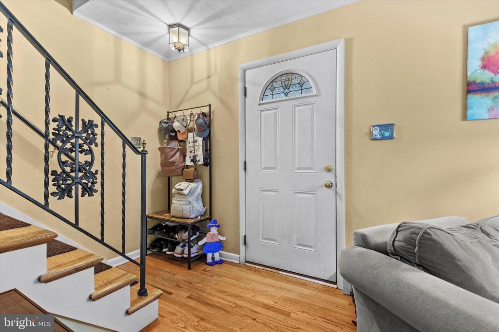 8 REDWOOD PLACE