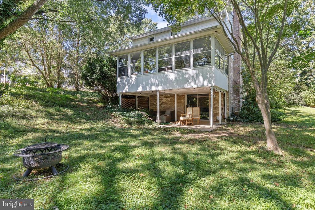8 REDWOOD PLACE