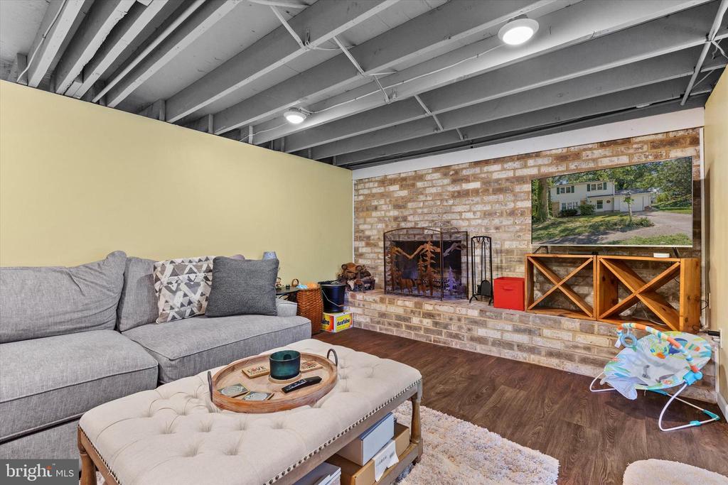 8 REDWOOD PLACE