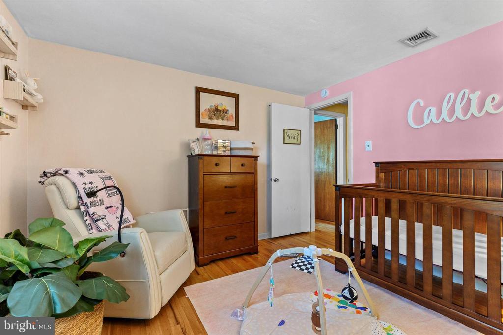 8 REDWOOD PLACE