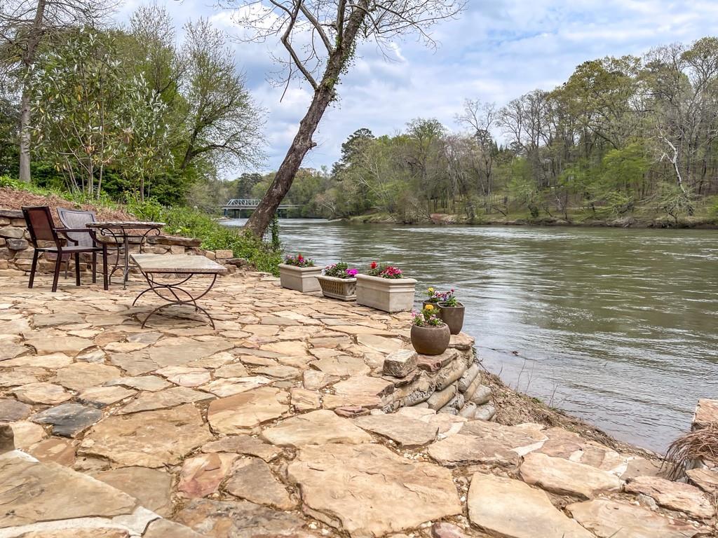 3981 Paces Ferry Drive SE