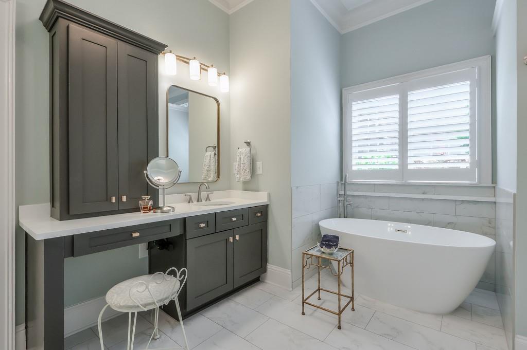 2111 Bungalow Park Drive