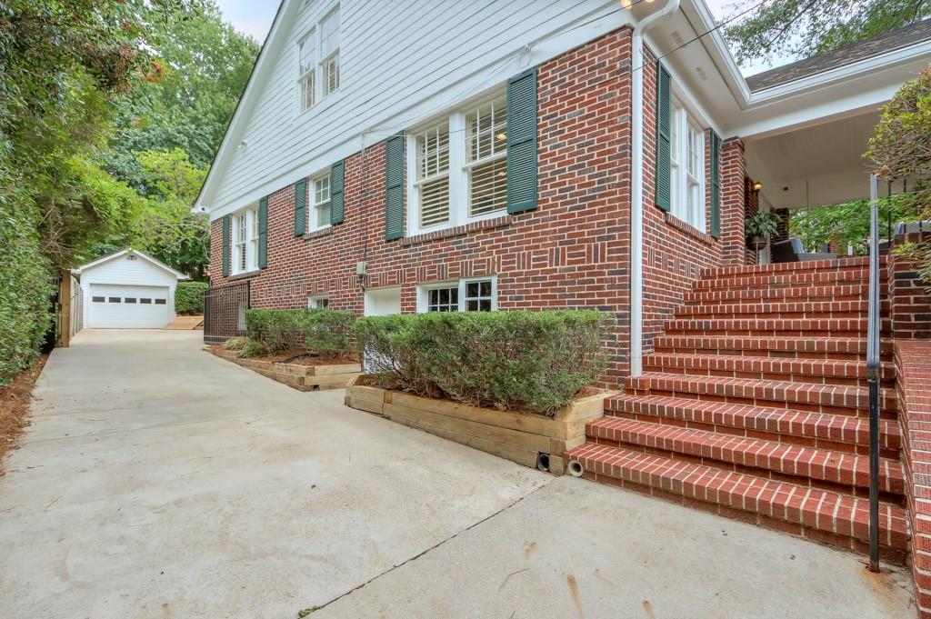 3269 W Shadowlawn Avenue NE