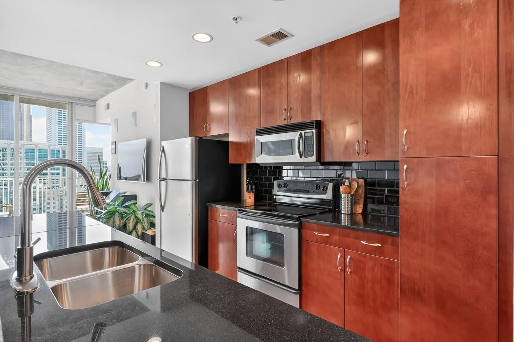 860 Peachtree Street NE Unit 1604