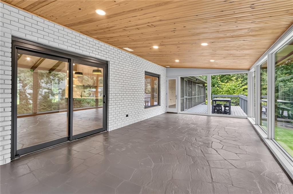 350 Shadowlawn Road SE