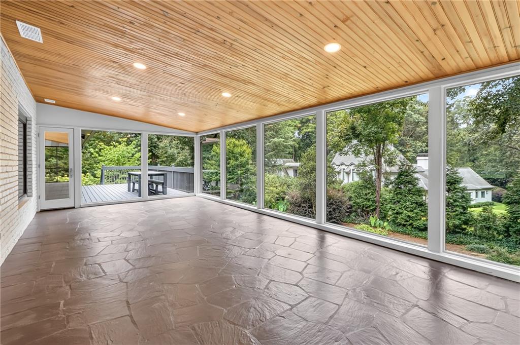350 Shadowlawn Road SE