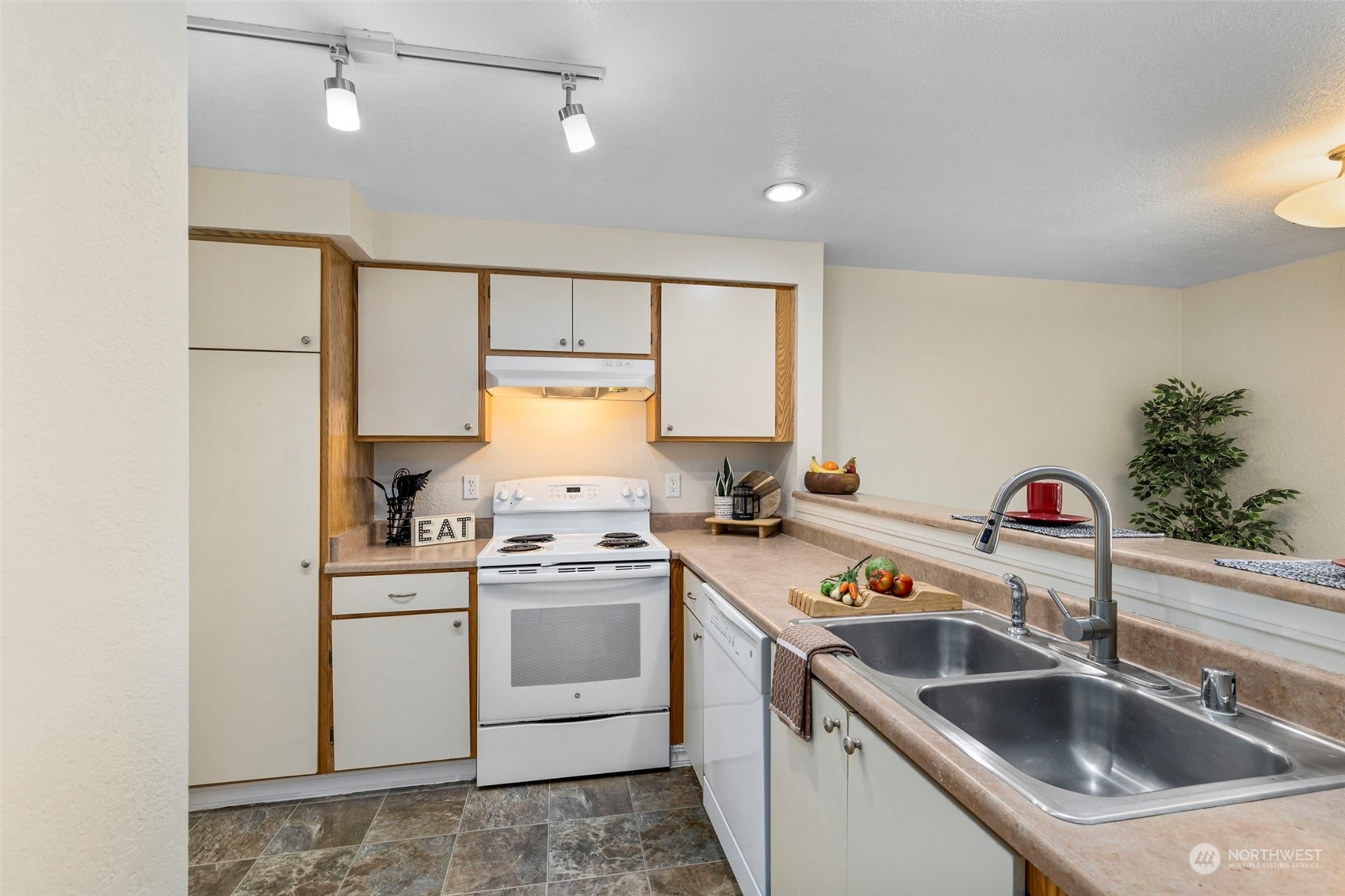 1700 W Sunn Fjord Lane Unit: L-110
