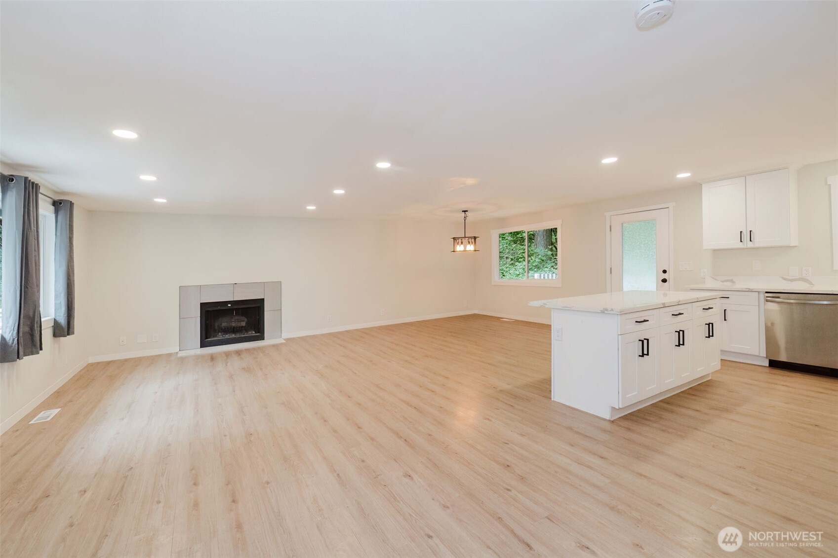 5450 NE Laura Loop