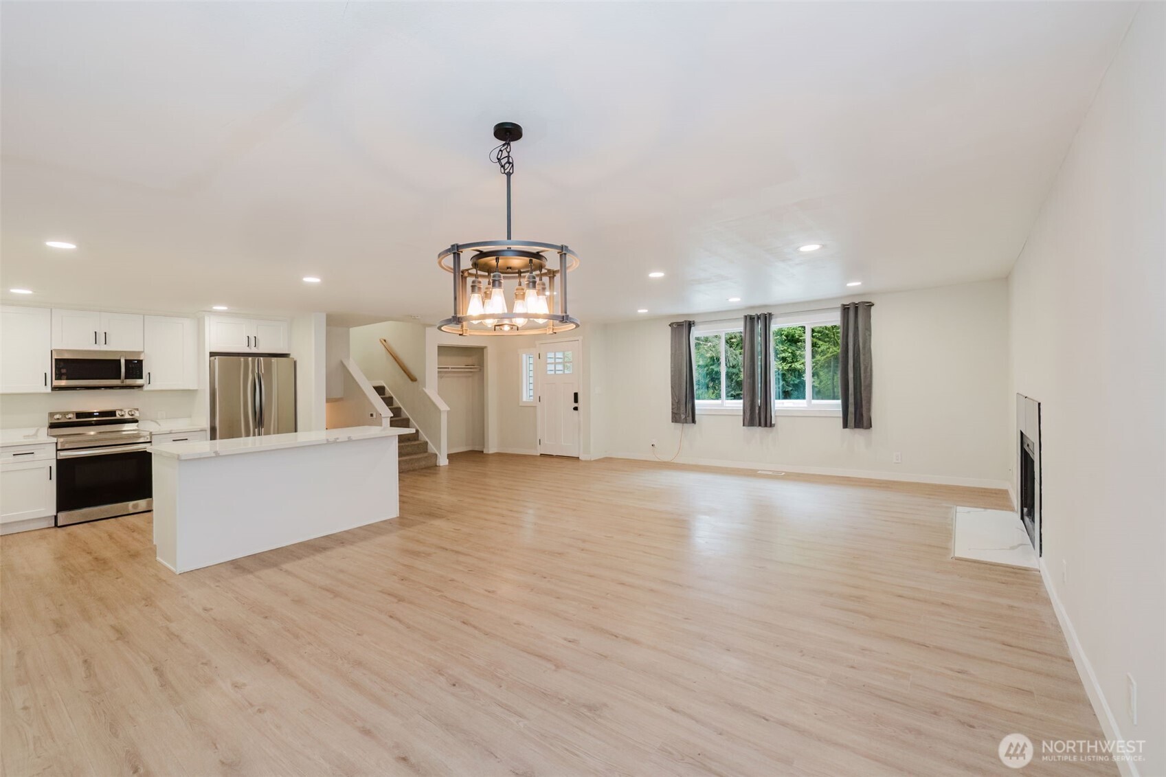 5450 NE Laura Loop