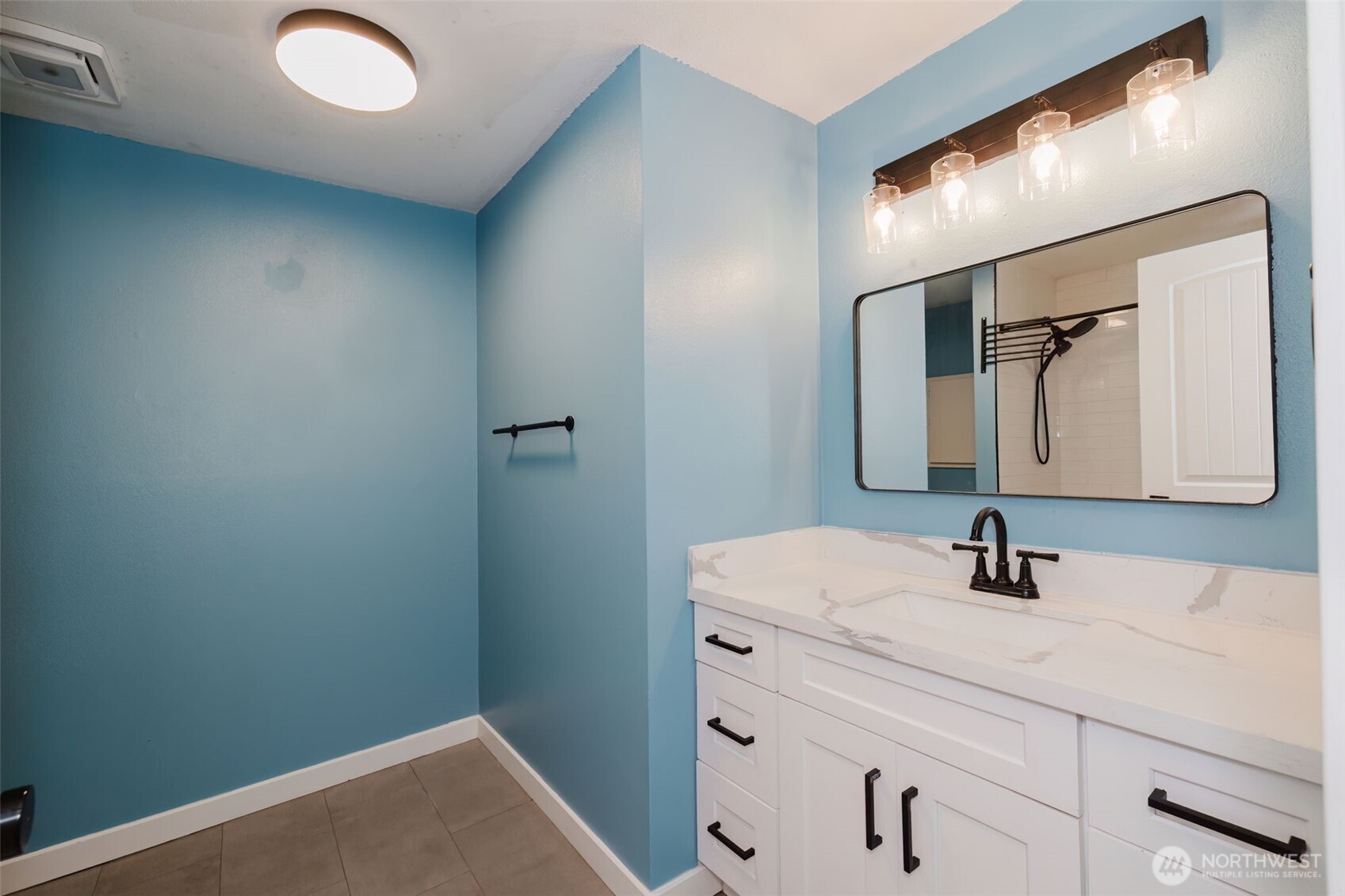 5450 NE Laura Loop