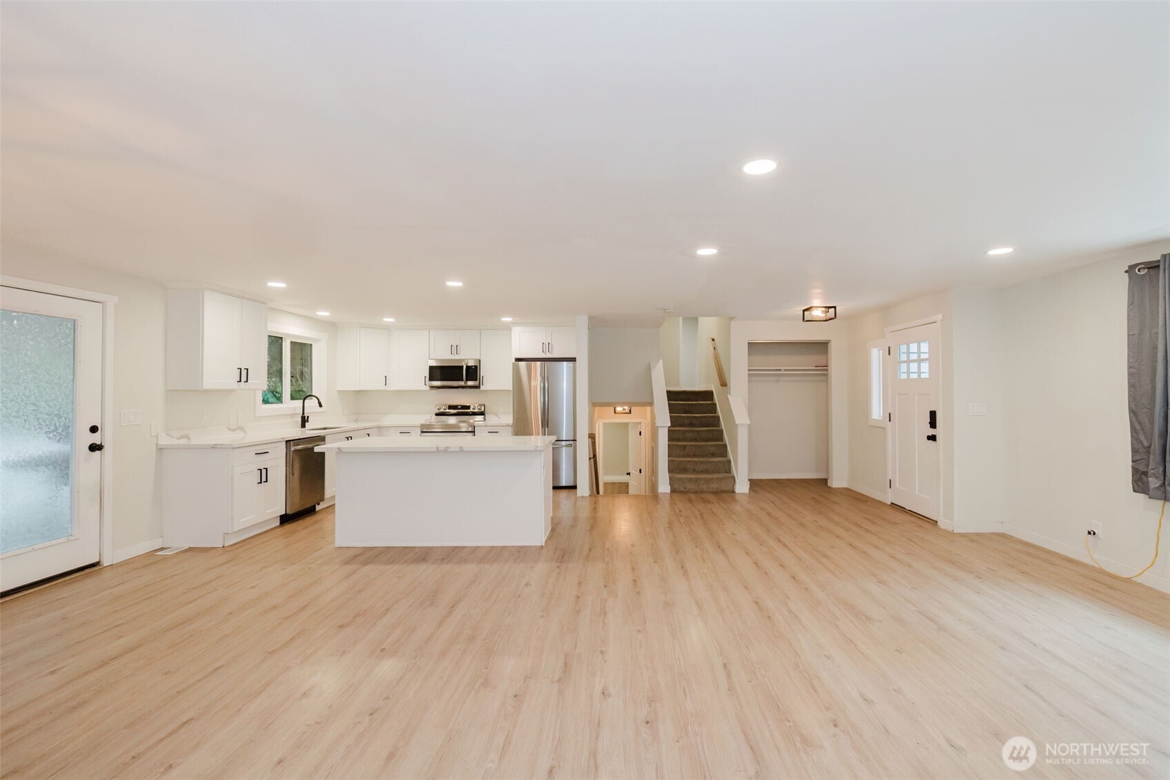 5450 NE Laura Loop