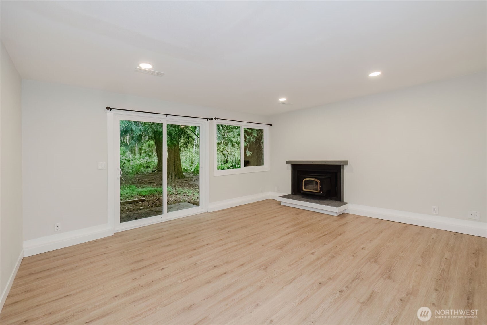 5450 NE Laura Loop