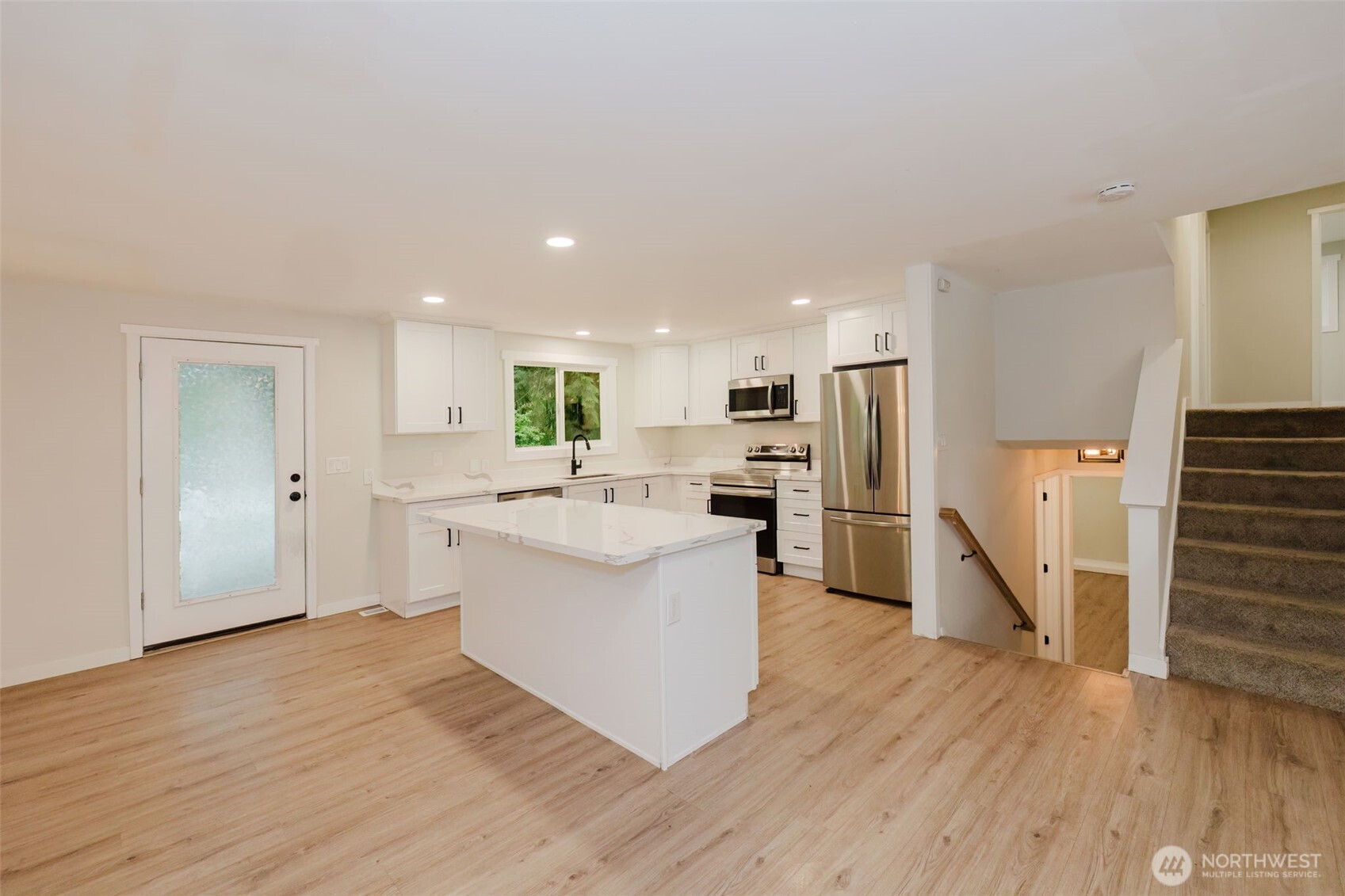 5450 NE Laura Loop