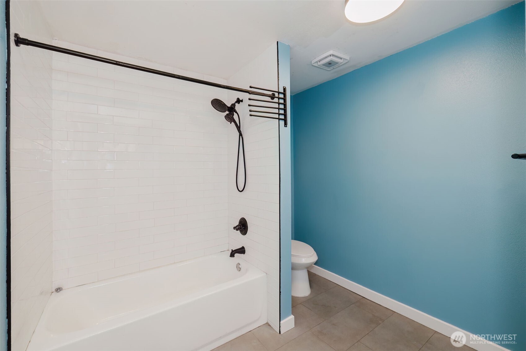5450 NE Laura Loop