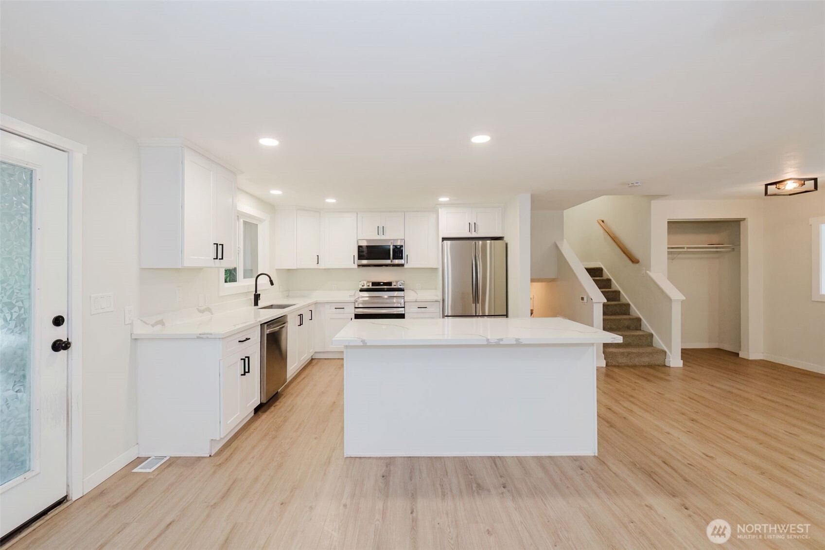5450 NE Laura Loop