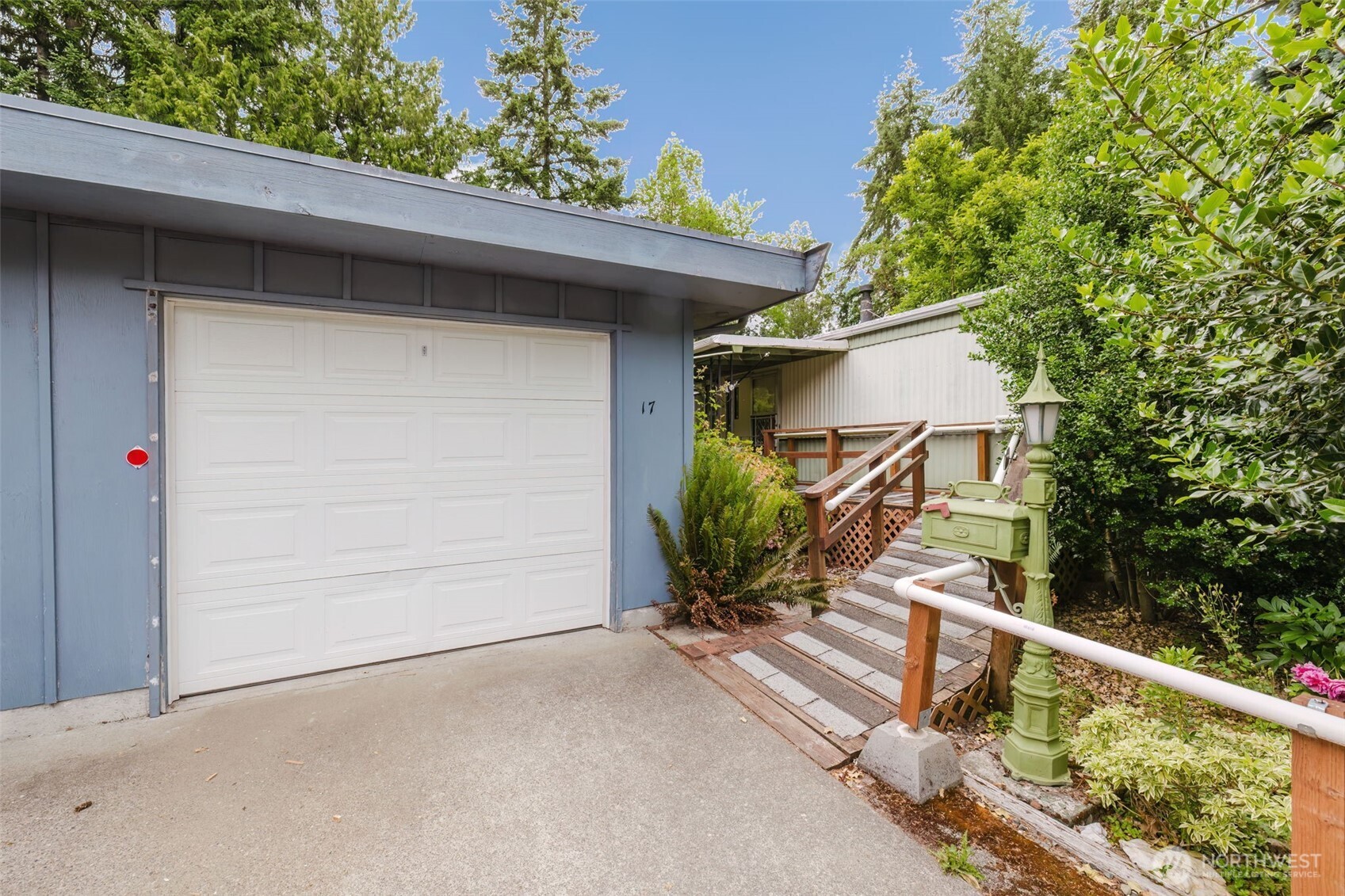 6521 SE Mile Hill Drive Unit: 17