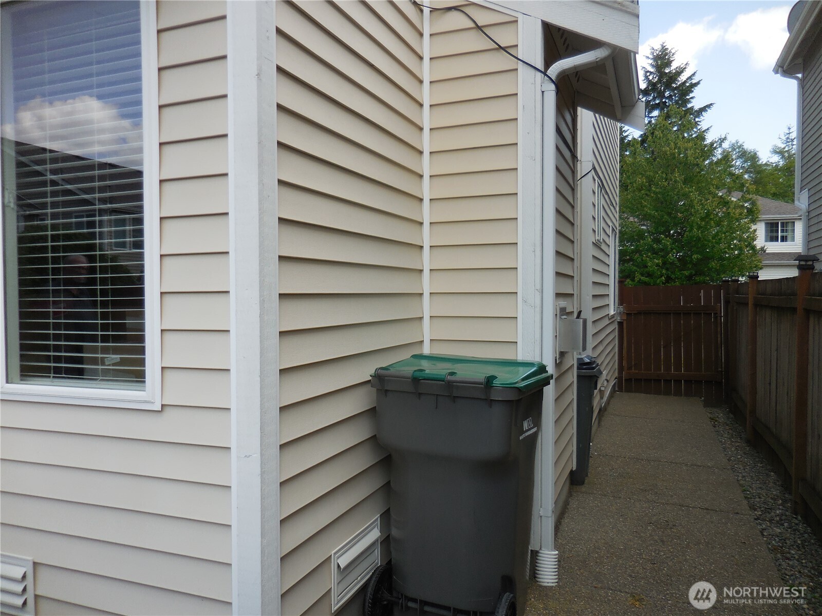 4558 SE Bakken Court