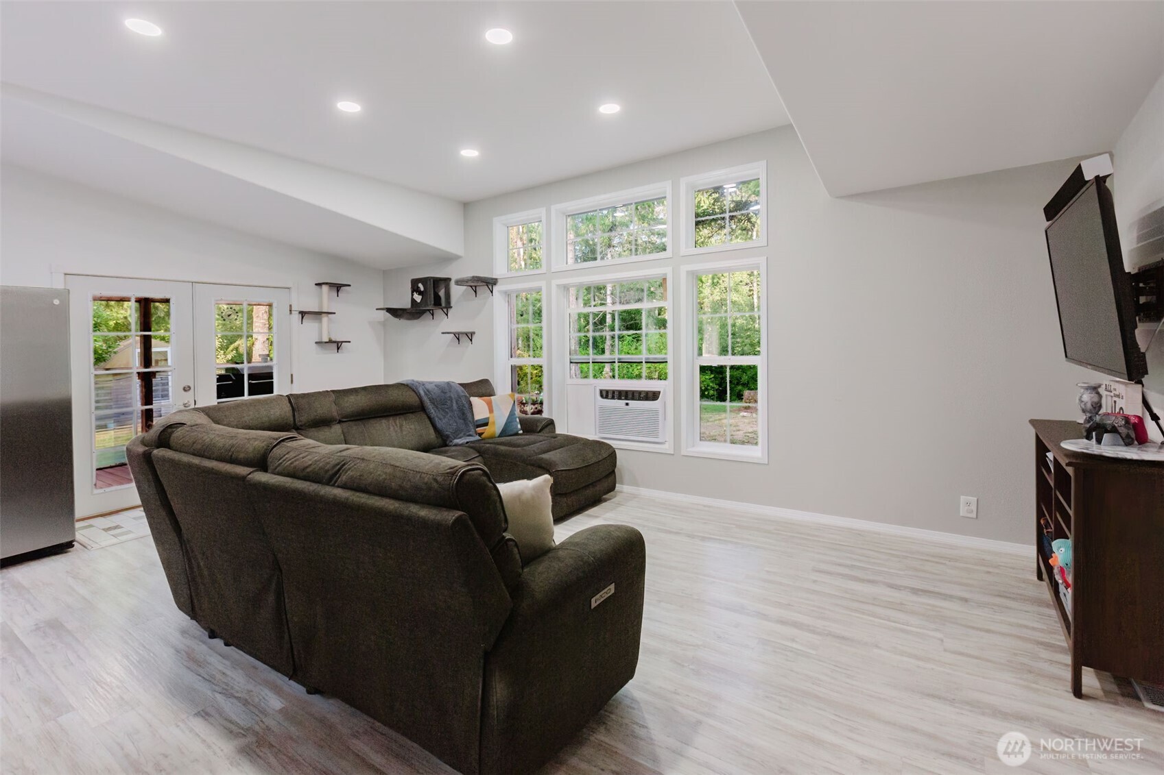 230 E Nikki Lane